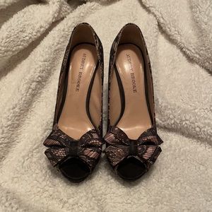 Audrey Brooke lace peep toe pumps- size 7